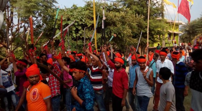 महाबीरी झंडा शांतिपूर्ण ढंग से सम्पन्न हुई । बिहार सारण, कोहरा में बजरंग बली की पूजा धूम धाम से मनाया गया